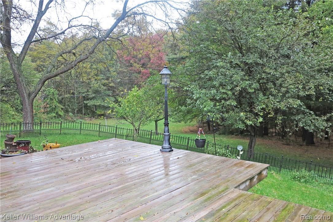 2110 West Commerce Road Milford, MI 48380 - Photo 26 of 28 Deck.jpg