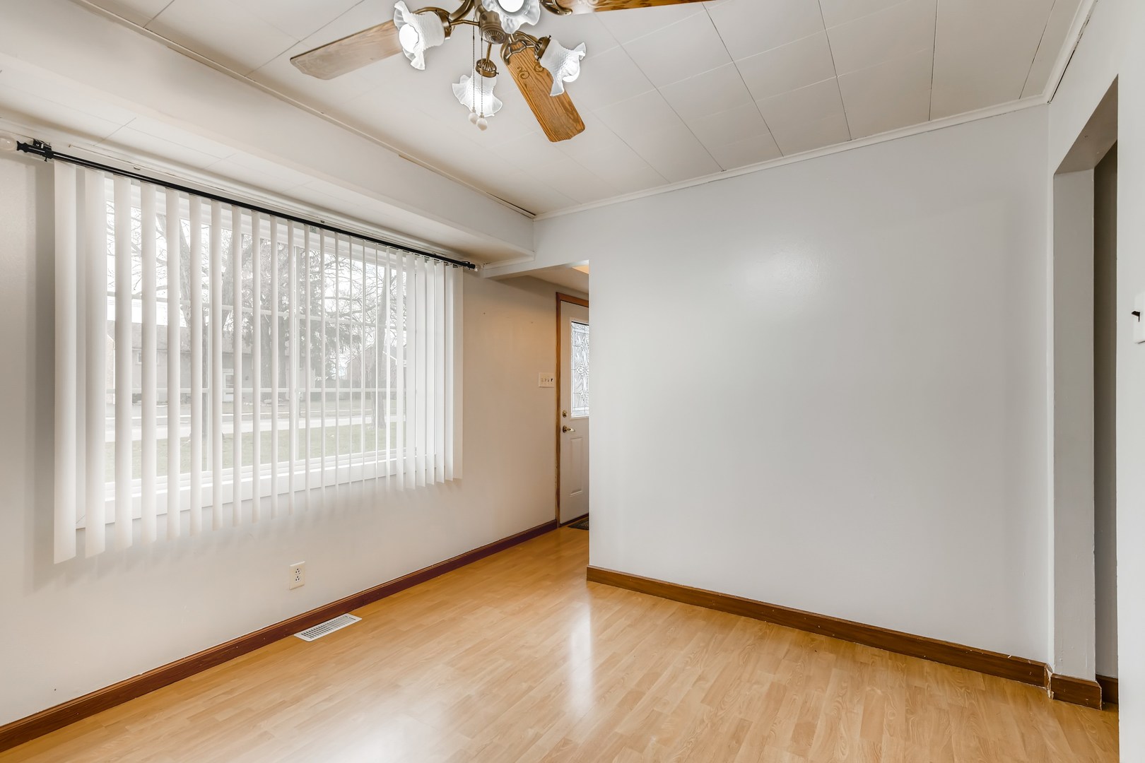 189 South Pinecrest Road Bolingbrook, IL 60440 - Photo 4 of 14