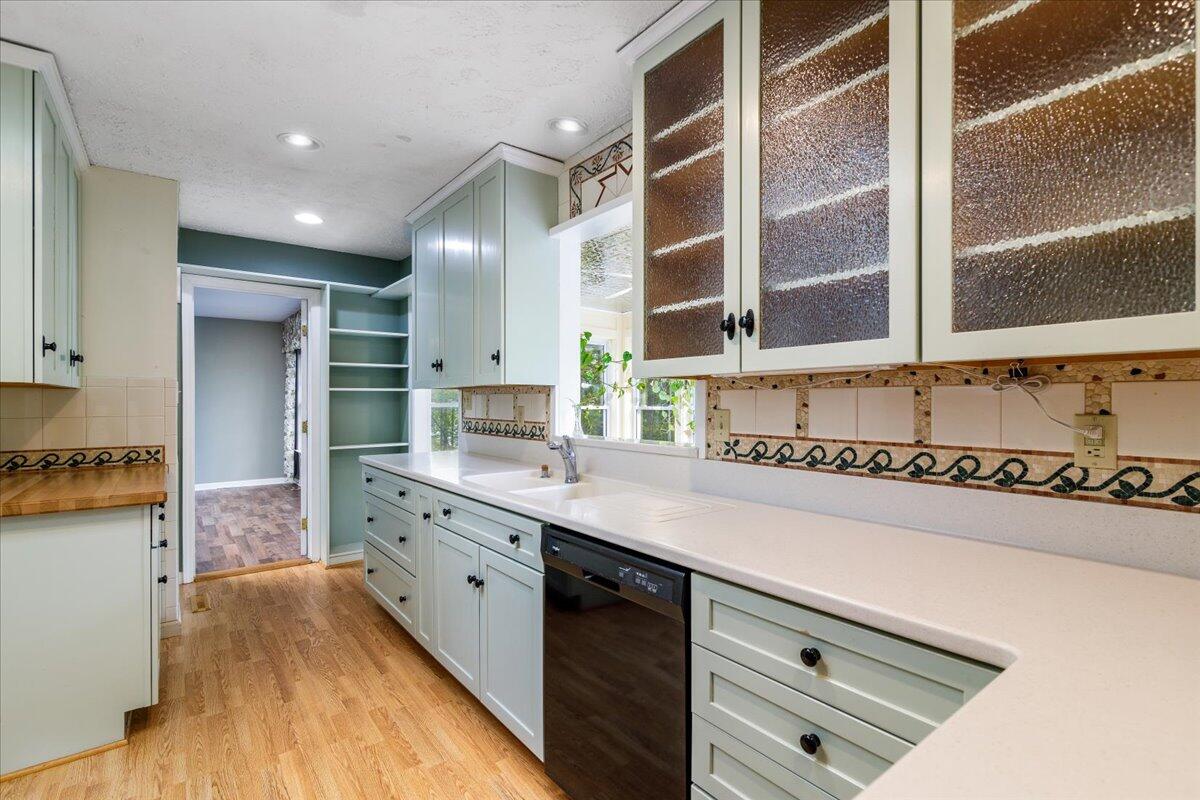264 Pine Knob Circle Moneta, VA 24121 - Photo 21 of 67 a kitchen with stainless steel appliances a sink stove and cabinets