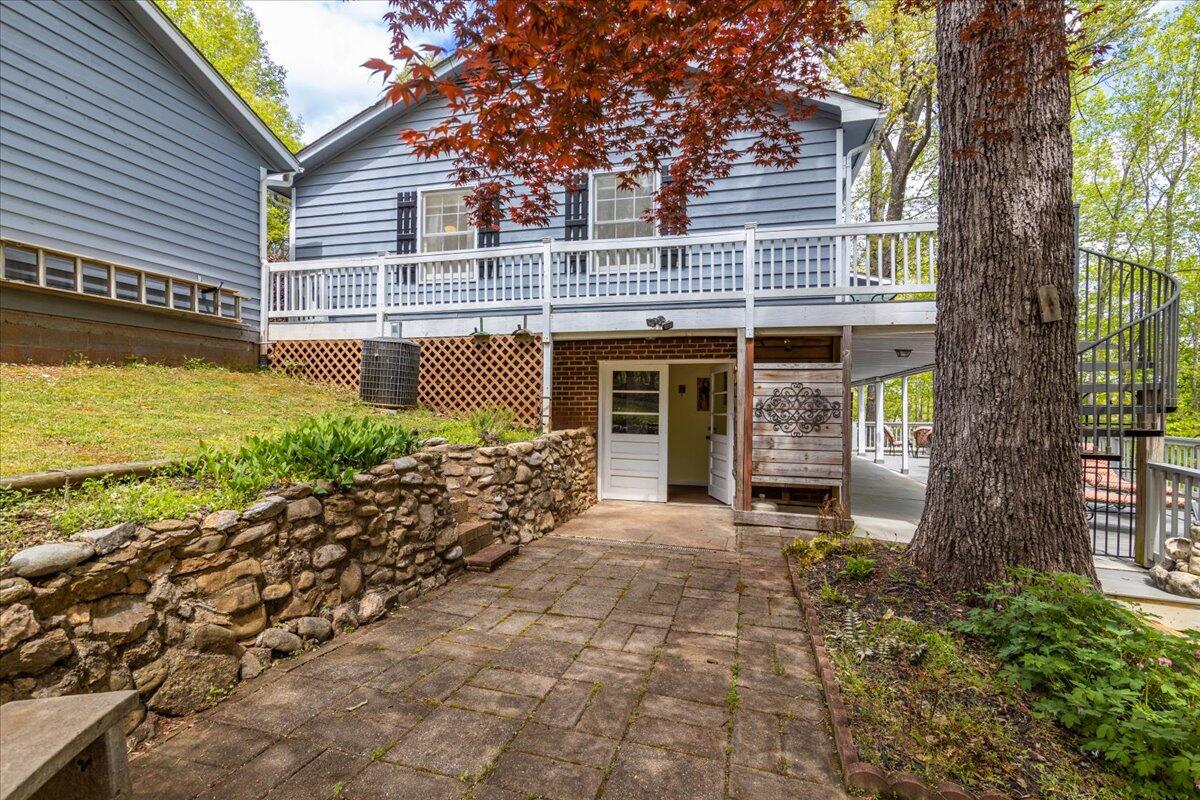 264 Pine Knob Circle Moneta, VA 24121 - Photo 45 of 67 45-45-264 Pins Knob Circle-1245