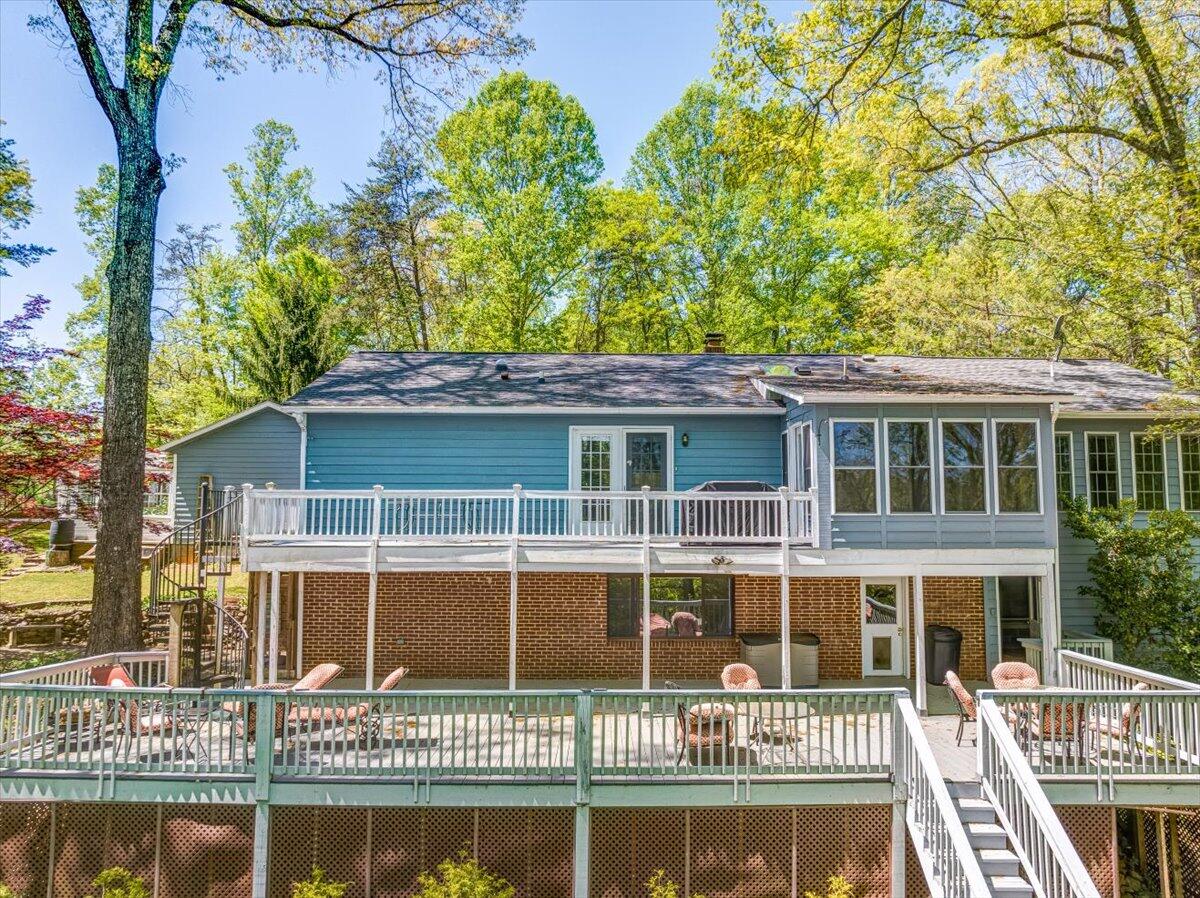 264 Pine Knob Circle Moneta, VA 24121 - Photo 10 of 67 front view of a large building