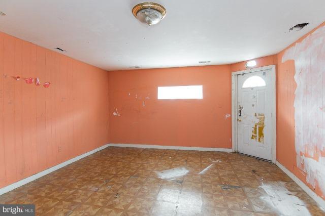 2424 East Fayette Street Baltimore, MD 21224 - Photo 4 of 10 Interior (General)