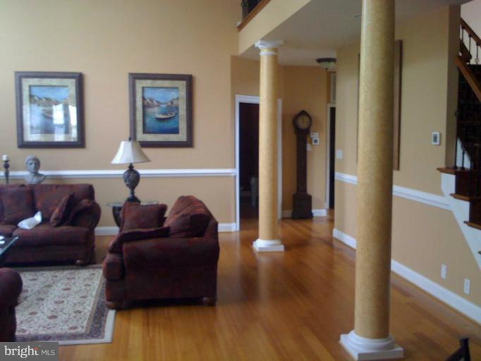 14622 Featherstone Road Woodbridge, VA 22191 - Photo 2 of 17 Family Room
