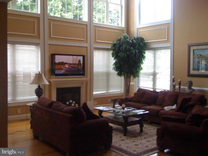 14622 Featherstone Road Woodbridge, VA 22191 - Photo 12 of 17 Family Room