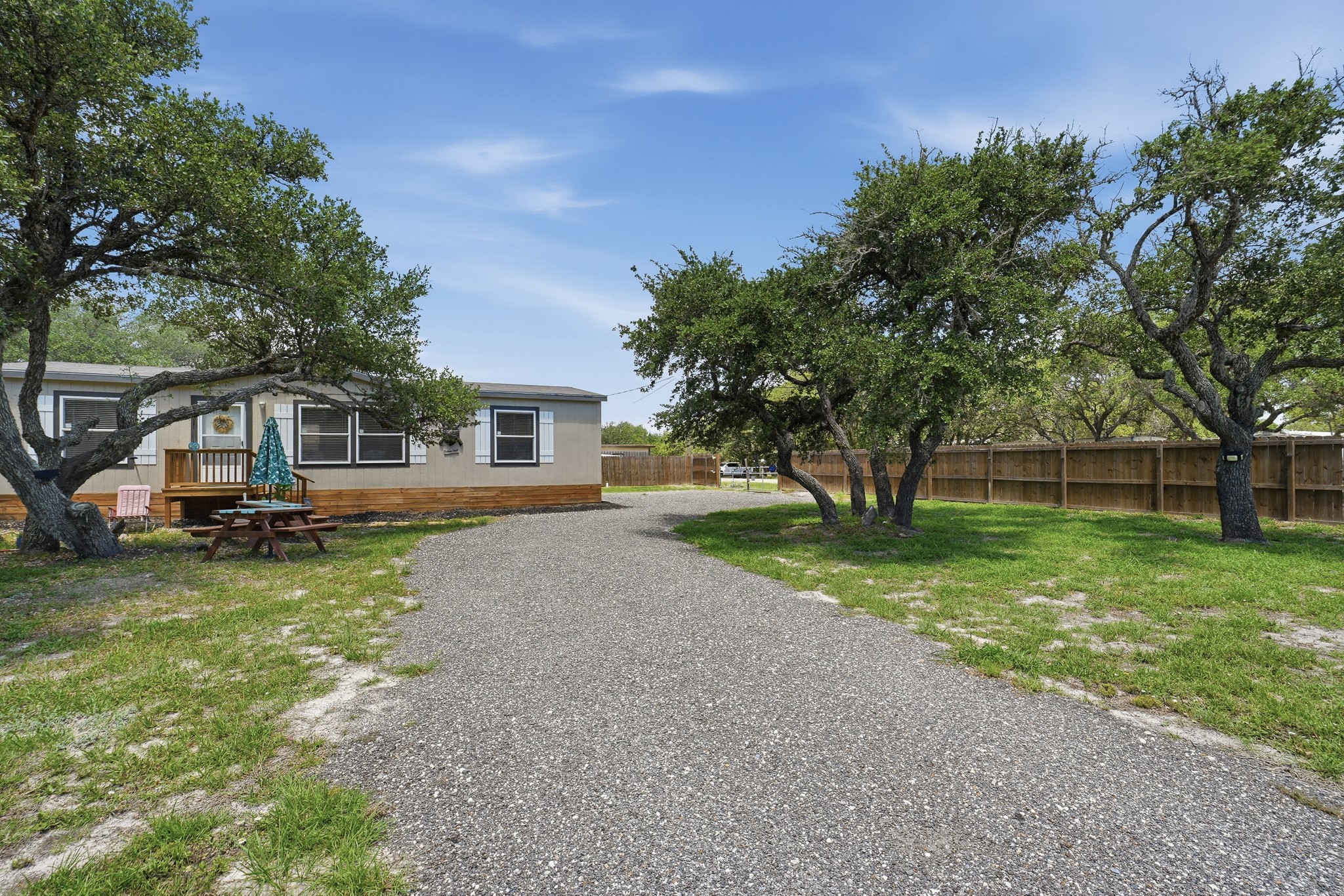 867 Rowe Street Rockport, TX 78382 - Photo 4 of 30