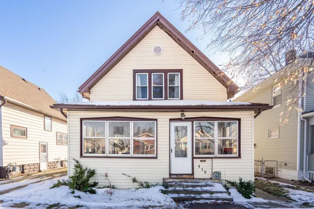 $125,000 | 418 20th Avenue, Moline, IL 61265