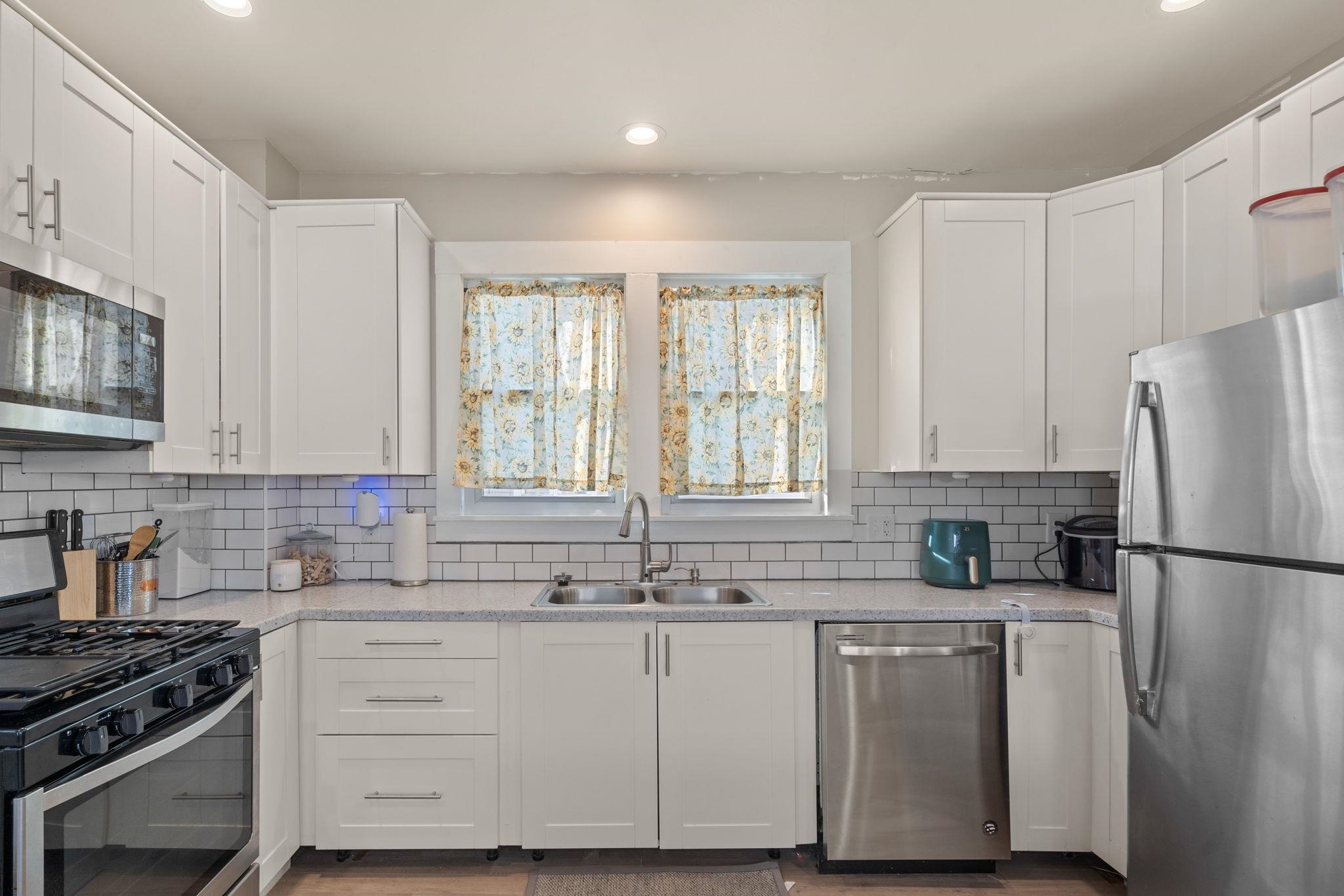 418 20th Avenue Moline, IL 61265 - Photo 2 of 12