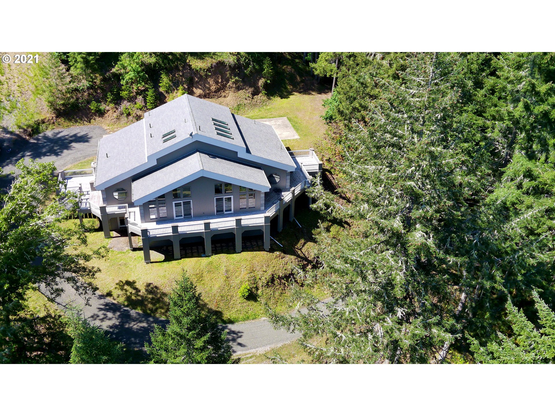 1700 Cole Road Oakland, OR 97462 - Photo 1 of 32 Gallery Image 1