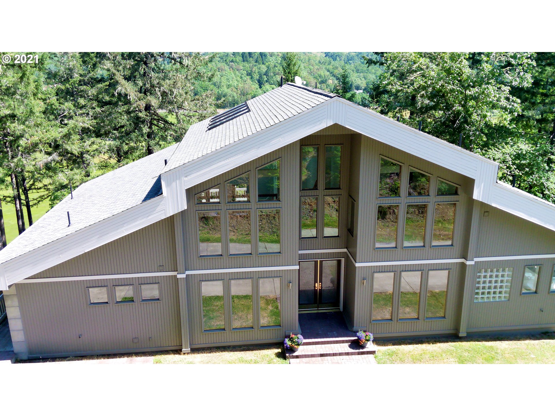 1700 Cole Road Oakland, OR 97462 - Photo 2 of 32 Gallery Image 2
