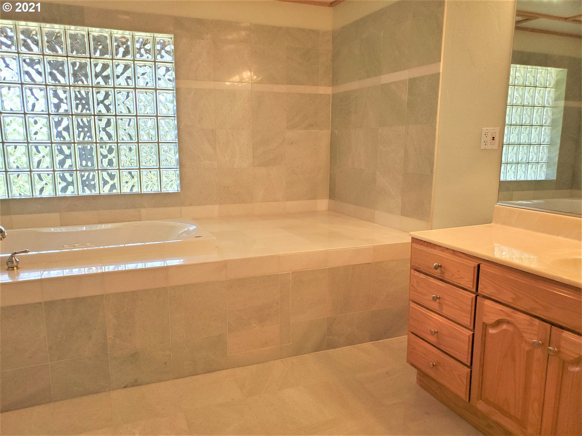 1700 Cole Road Oakland, OR 97462 - Photo 14 of 32 Gallery Image 14
