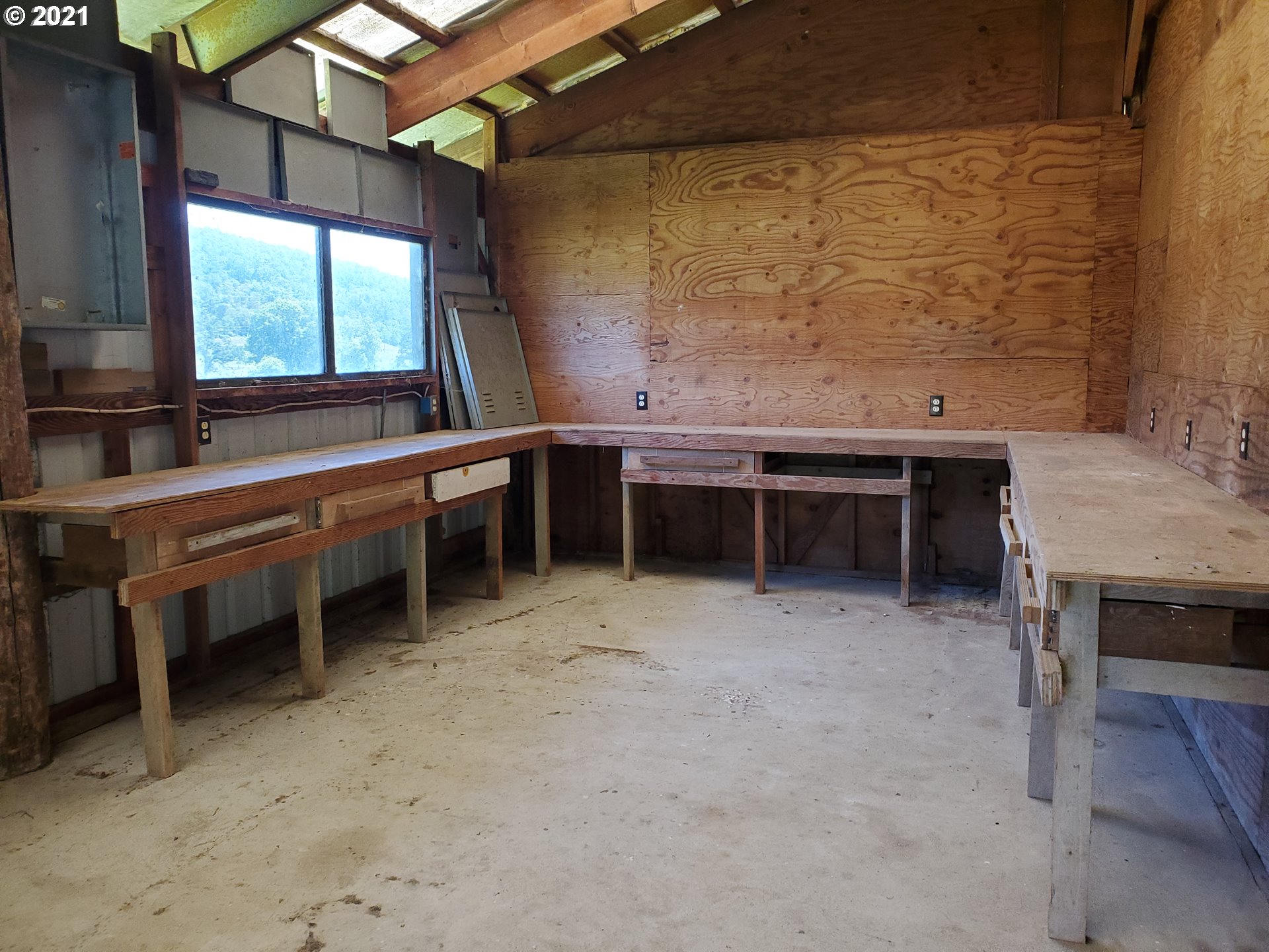 1700 Cole Road Oakland, OR 97462 - Photo 25 of 32 Gallery Image 25