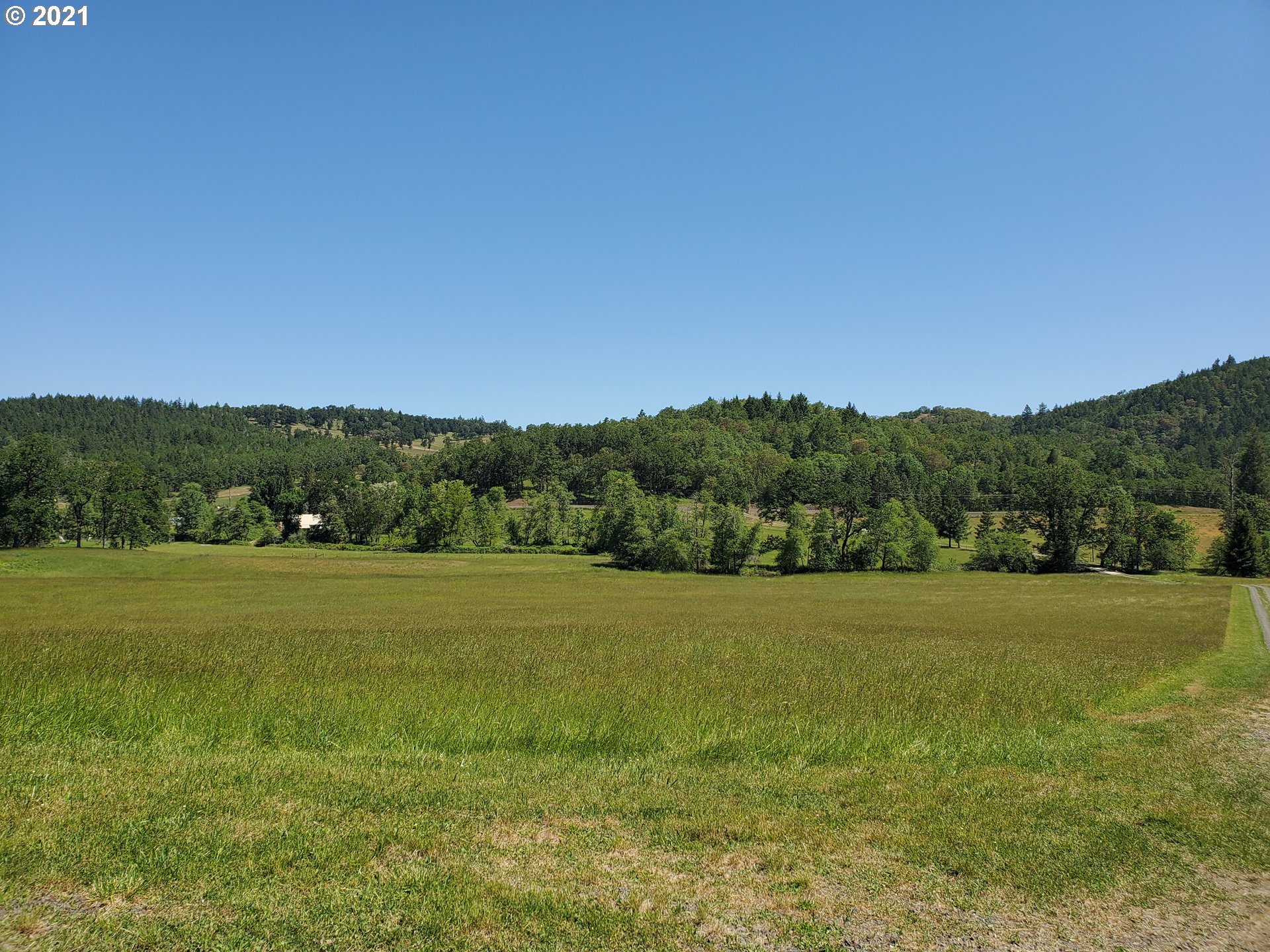 1700 Cole Road Oakland, OR 97462 - Photo 27 of 32 Gallery Image 27