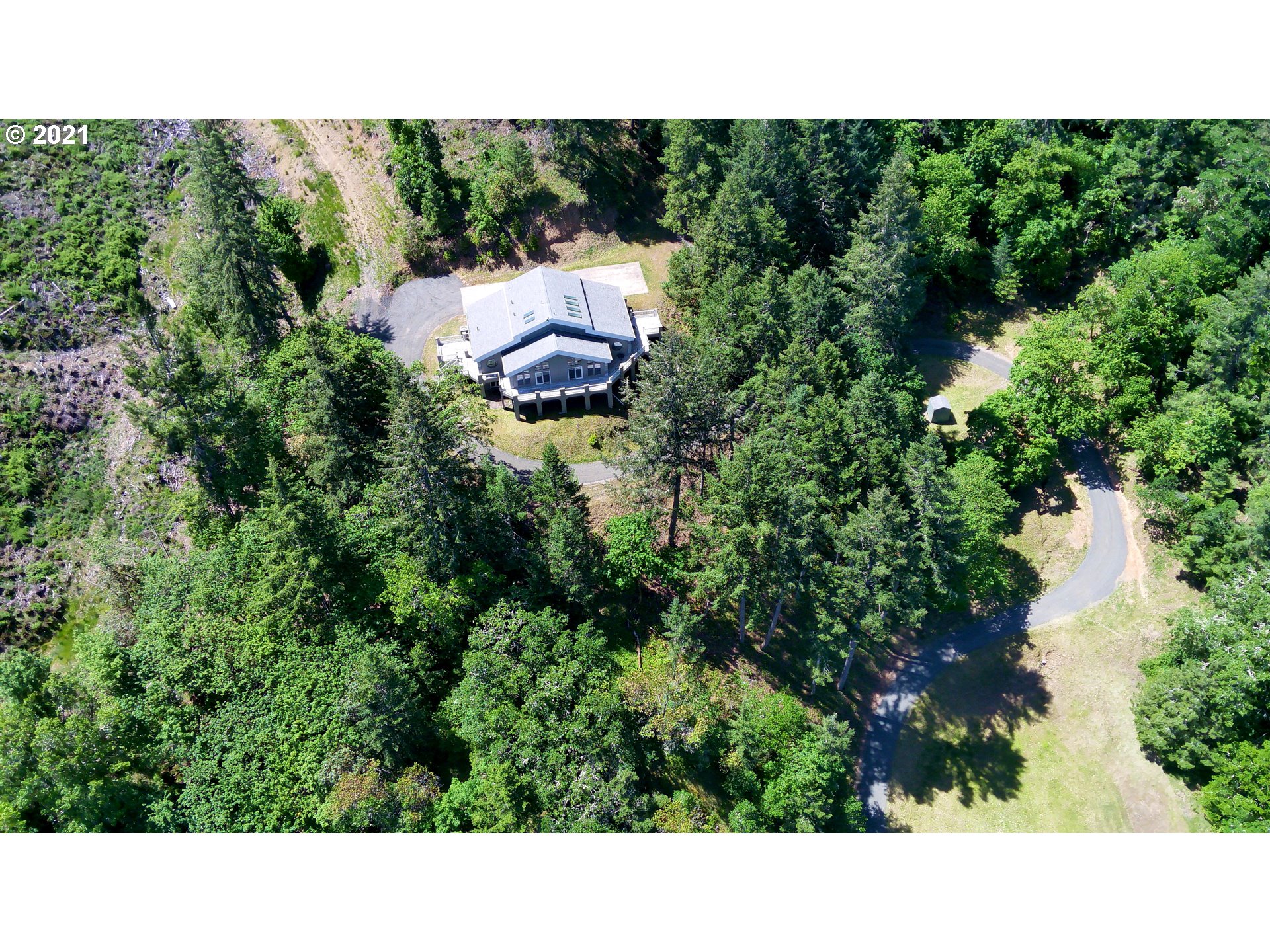 1700 Cole Road Oakland, OR 97462 - Photo 4 of 32 Gallery Image 4