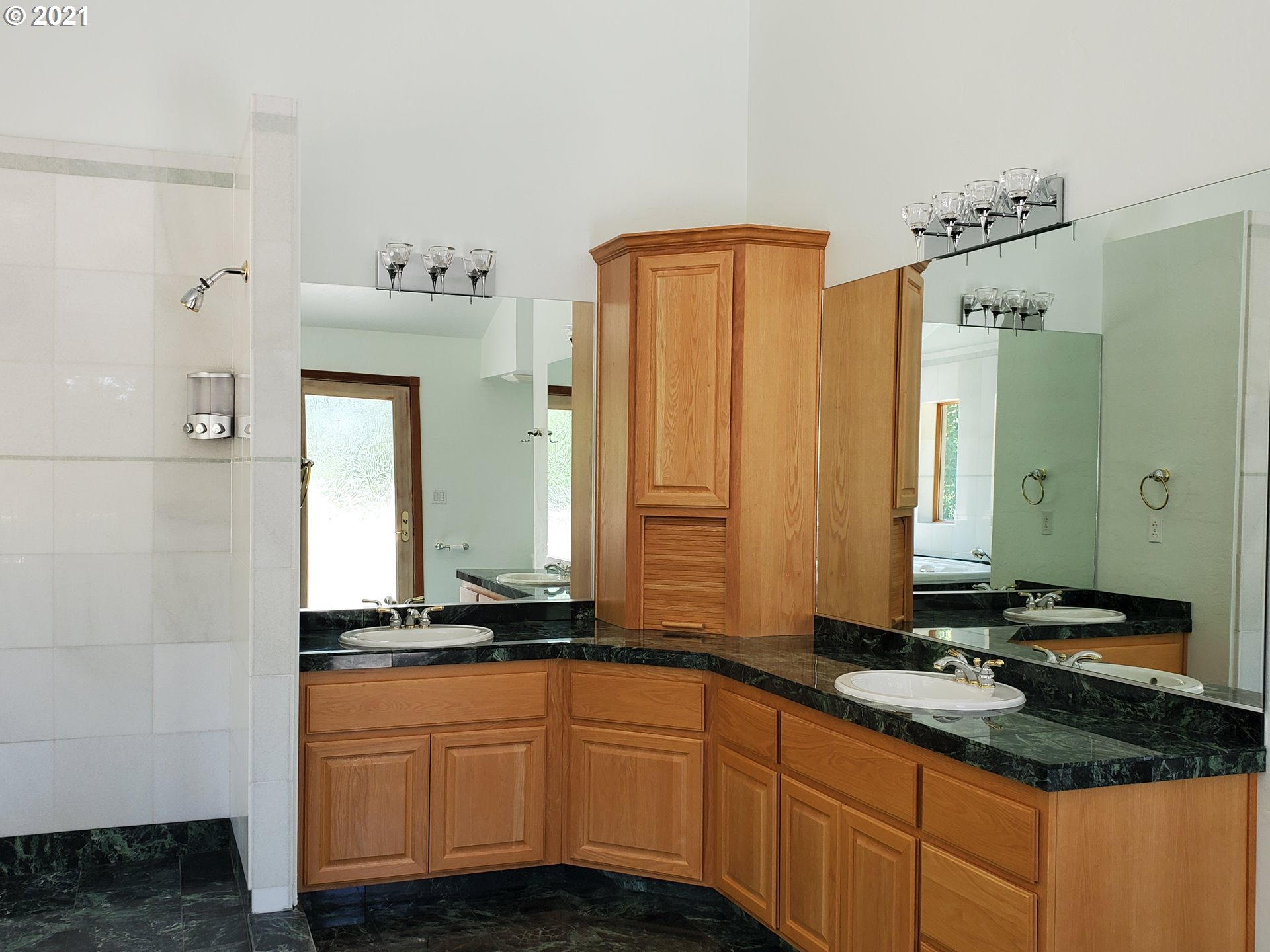 1700 Cole Road Oakland, OR 97462 - Photo 7 of 32 Gallery Image 7