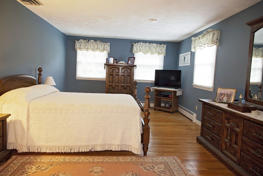 56 Ledgewood Road Framingham, MA 01701 - Photo 12 of 20 Gallery Image 12