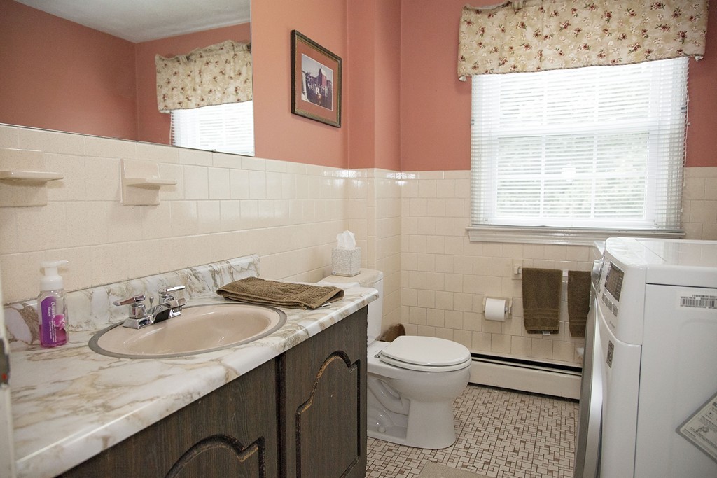 56 Ledgewood Road Framingham, MA 01701 - Photo 6 of 20 Gallery Image 6