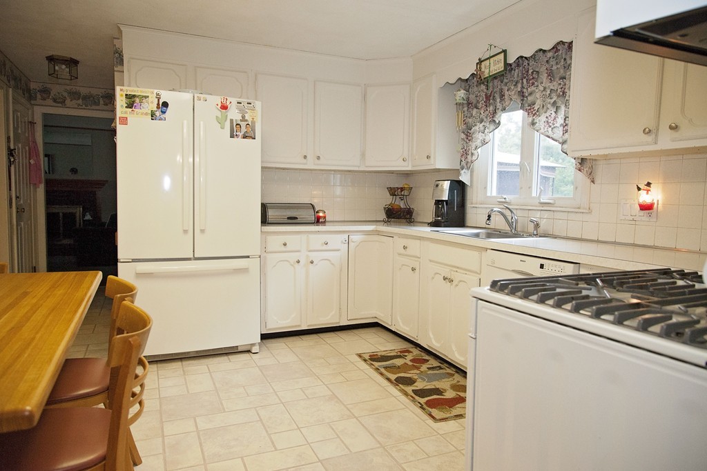 56 Ledgewood Road Framingham, MA 01701 - Photo 9 of 20 Gallery Image 9