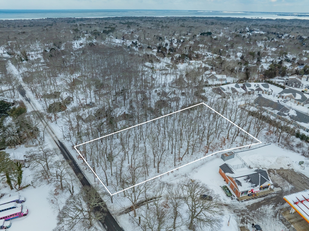 a view of wooden floor with a dry view