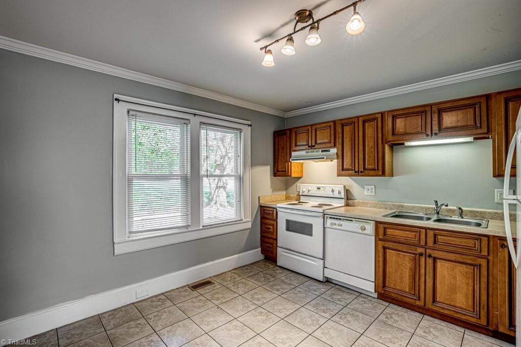 2546 Reynolda Road Winston-Salem, NC 27106 - Photo 19 of 50