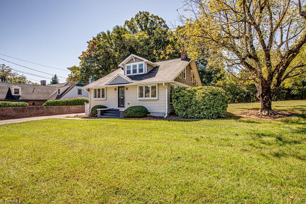 2546 Reynolda Road Winston-Salem, NC 27106 - Photo 2 of 50