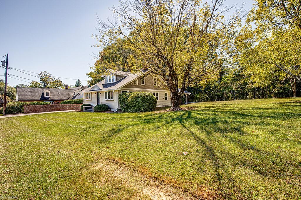 2546 Reynolda Road Winston-Salem, NC 27106 - Photo 3 of 50