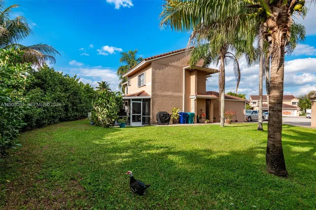 a view of a house with a yard