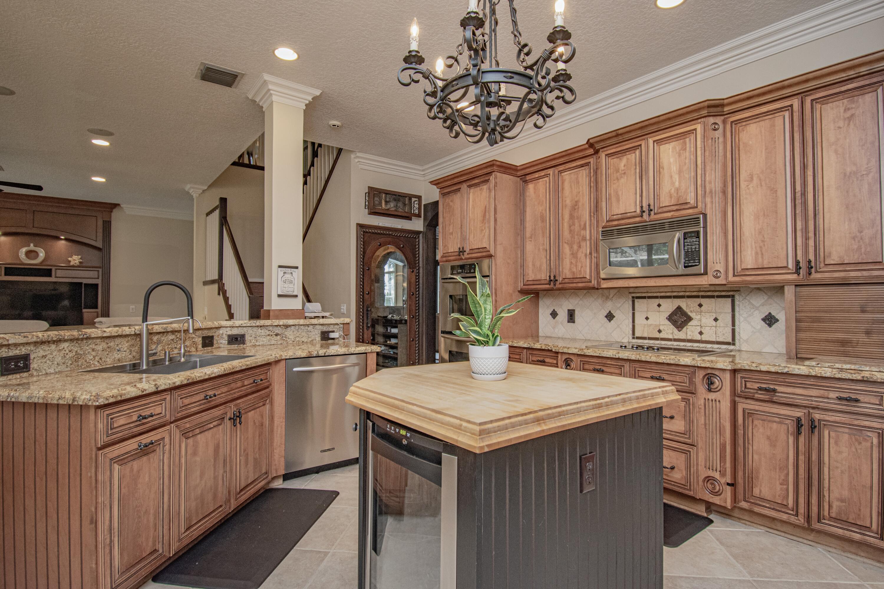 21734 Fall River Drive Boca Raton, FL 33428 - Photo 11 of 48 A0855632-9ADC-41E5-AA51-E36EF5D61F35