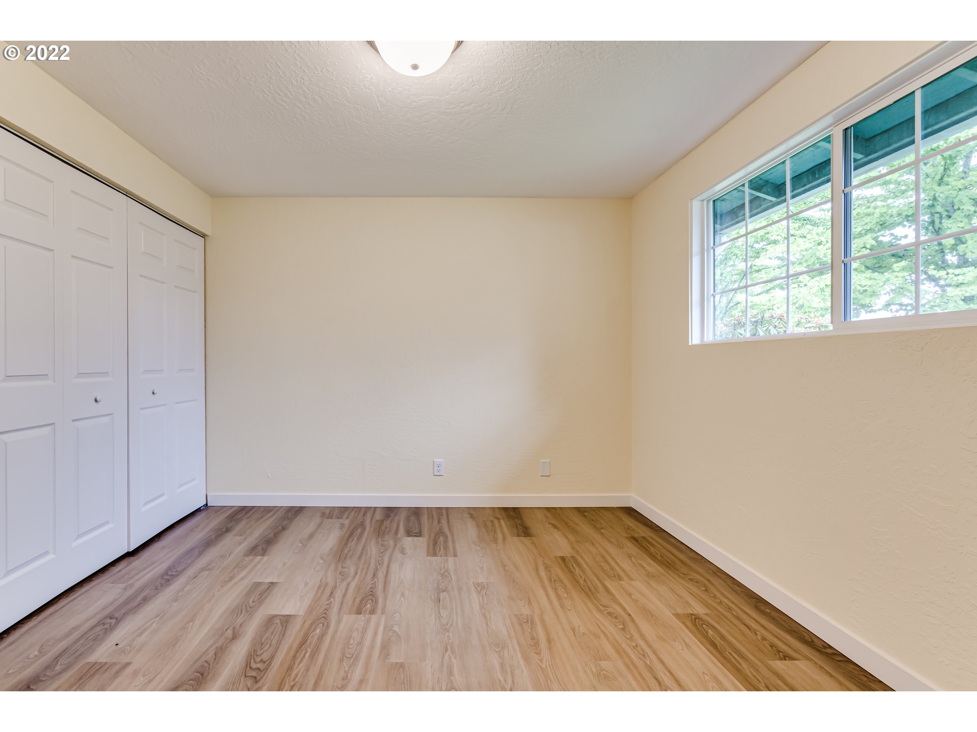 401 U Street Springfield, OR 97477 - Photo 17 of 29 a view of an empty room with wooden floor and a window