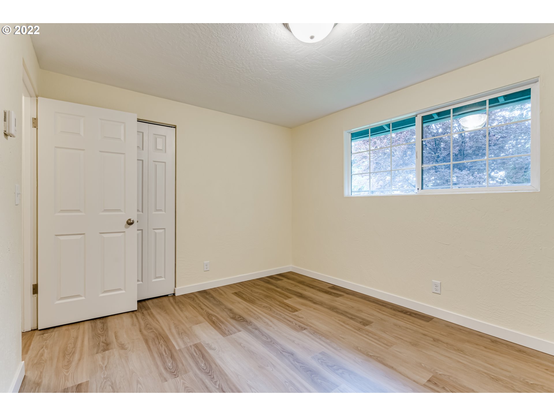 401 U Street Springfield, OR 97477 - Photo 20 of 29 an empty room with wooden floor and windows