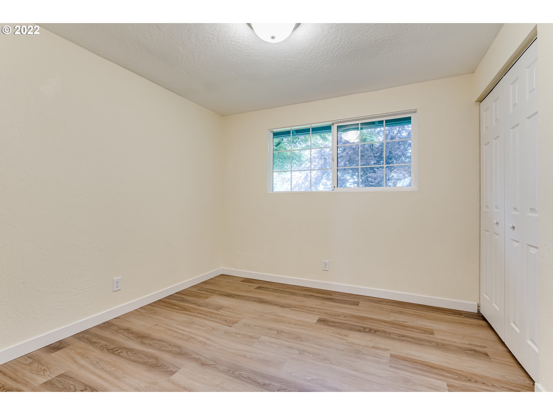 401 U Street Springfield, OR 97477 - Photo 21 of 29 an empty room with wooden floor and windows
