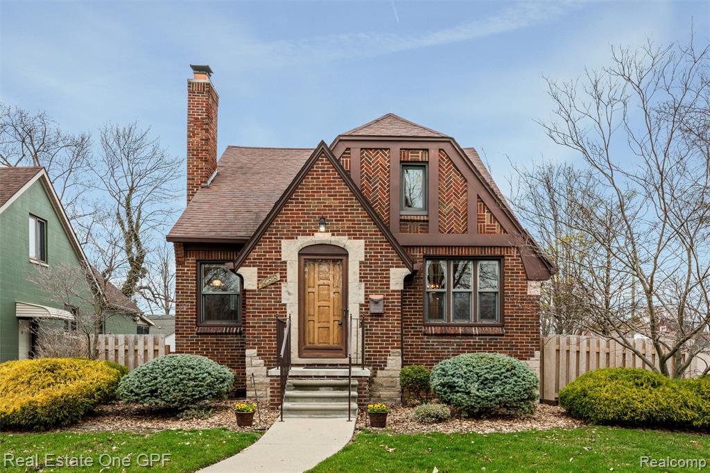 1488 Roslyn Road Grosse Pointe Woods, MI 48236 - Photo 1 of 40
