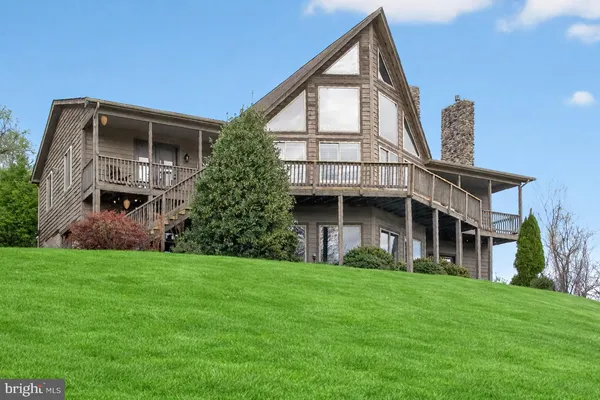 $900,000 | 230 Vista Manor Drive, Front Royal, VA 22630