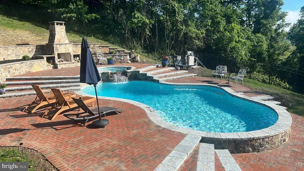 $900,000 | 230 Vista Manor Drive, Front Royal, VA 22630