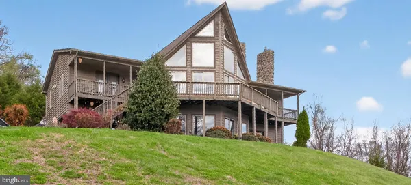 $900,000 | 230 Vista Manor Drive, Front Royal, VA 22630