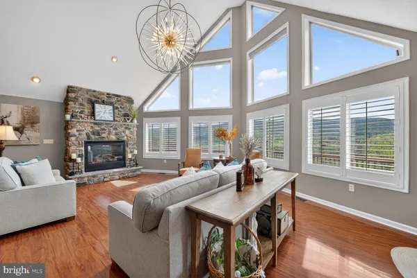 $900,000 | 230 Vista Manor Drive, Front Royal, VA 22630