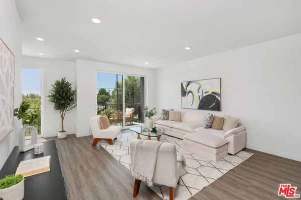 $4,295 | 6144 Whitsett Avenue, Unit 403, North Hollywood, CA 91606