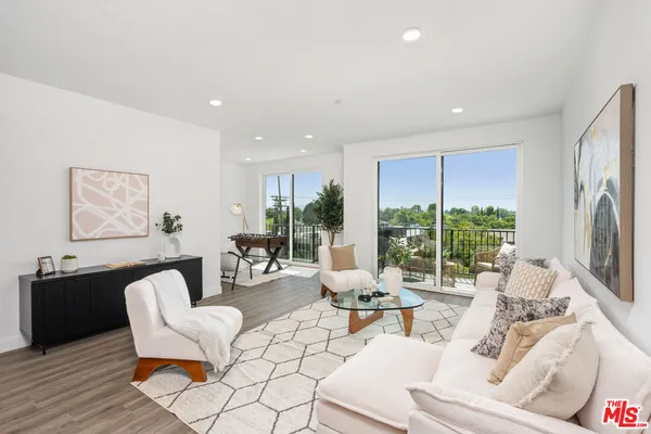 $4,295 | 6144 Whitsett Avenue, Unit 403, North Hollywood, CA 91606