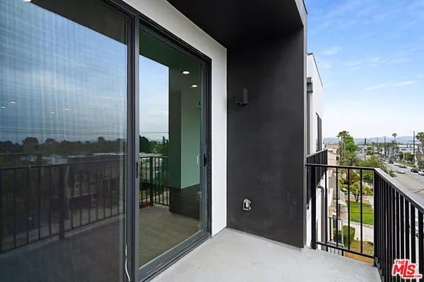 $4,295 | 6144 Whitsett Avenue, Unit 403, North Hollywood, CA 91606
