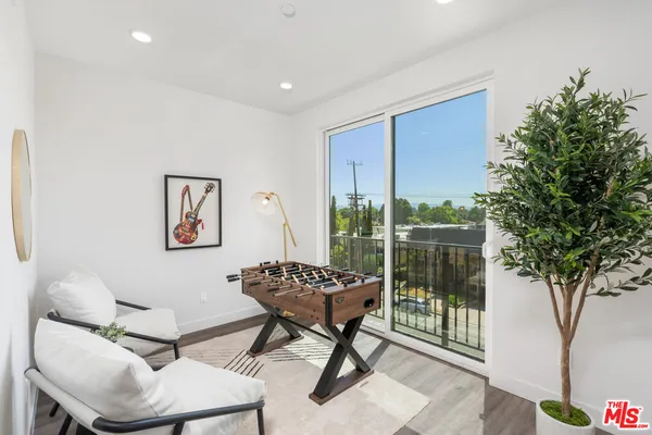 $4,295 | 6144 Whitsett Avenue, Unit 403, North Hollywood, CA 91606