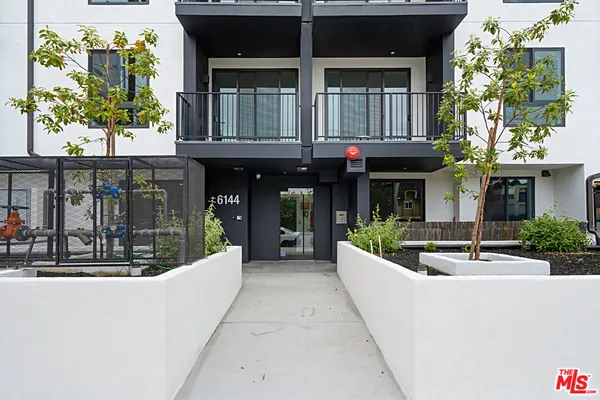 $4,295 | 6144 Whitsett Avenue, Unit 403, North Hollywood, CA 91606