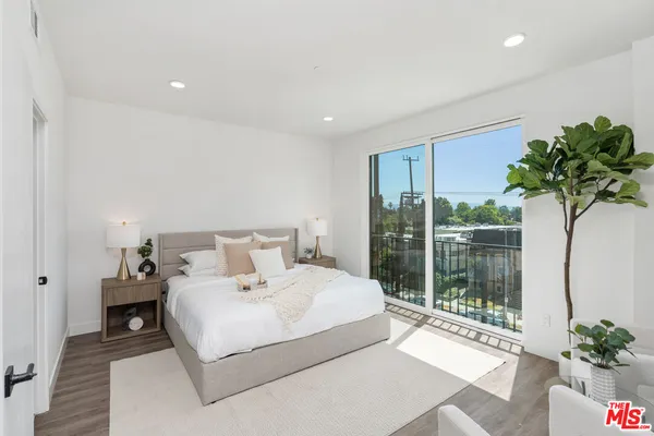 $4,295 | 6144 Whitsett Avenue, Unit 403, North Hollywood, CA 91606