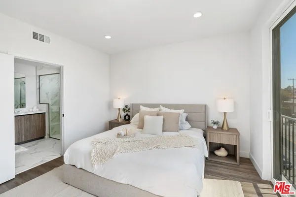 $4,295 | 6144 Whitsett Avenue, Unit 403, North Hollywood, CA 91606