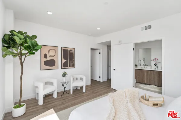 $4,295 | 6144 Whitsett Avenue, Unit 403, North Hollywood, CA 91606