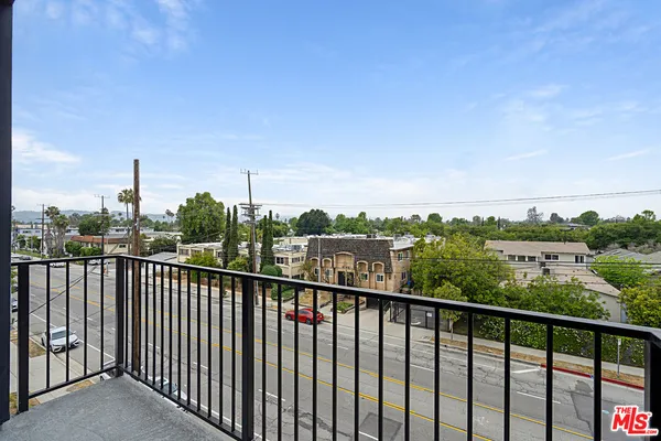 $4,295 | 6144 Whitsett Avenue, Unit 403, North Hollywood, CA 91606