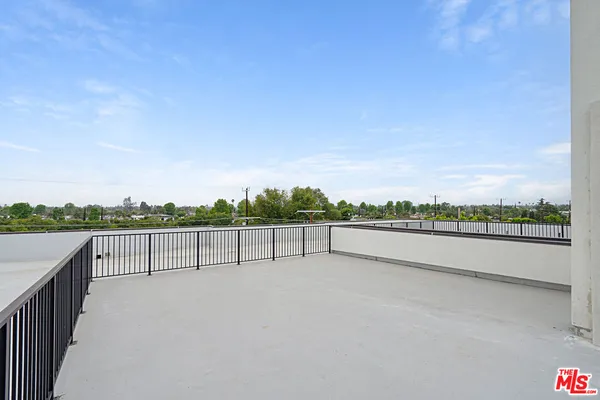 $4,295 | 6144 Whitsett Avenue, Unit 403, North Hollywood, CA 91606