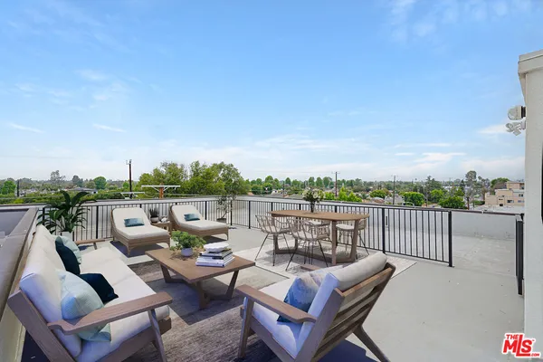 $4,295 | 6144 Whitsett Avenue, Unit 403, North Hollywood, CA 91606