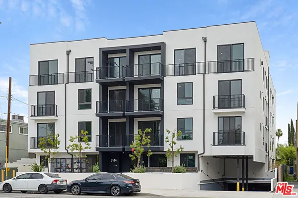 $4,295 | 6144 Whitsett Avenue, Unit 403, North Hollywood, CA 91606
