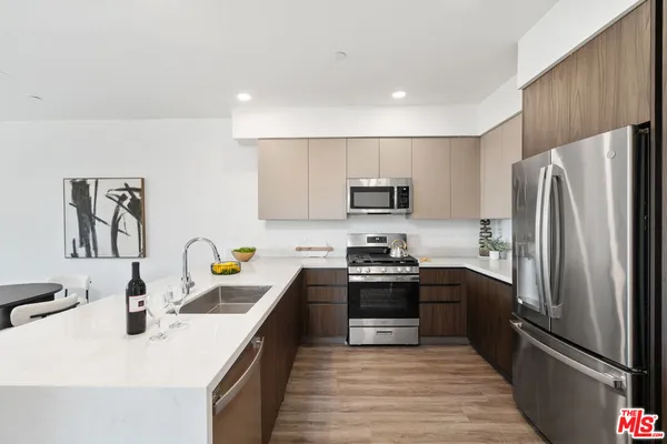 $4,295 | 6144 Whitsett Avenue, Unit 403, North Hollywood, CA 91606