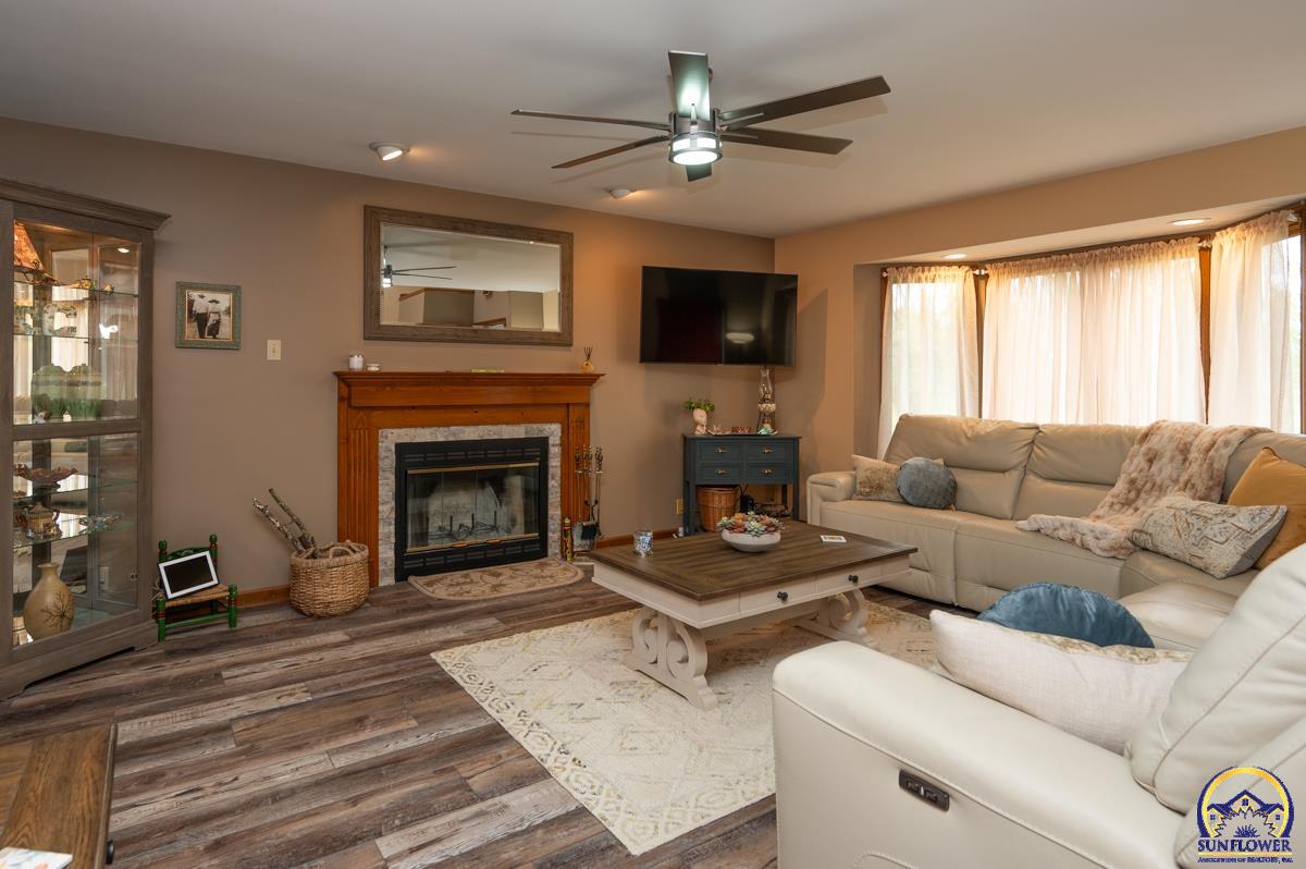 4647 Southeast Shawnee Heights Road Tecumseh, KS 66542 - Photo 11 of 37