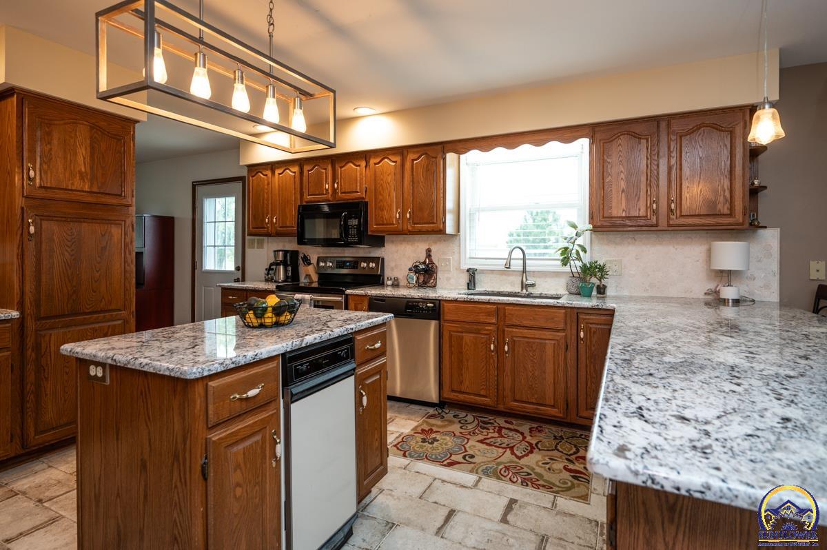 4647 Southeast Shawnee Heights Road Tecumseh, KS 66542 - Photo 15 of 37